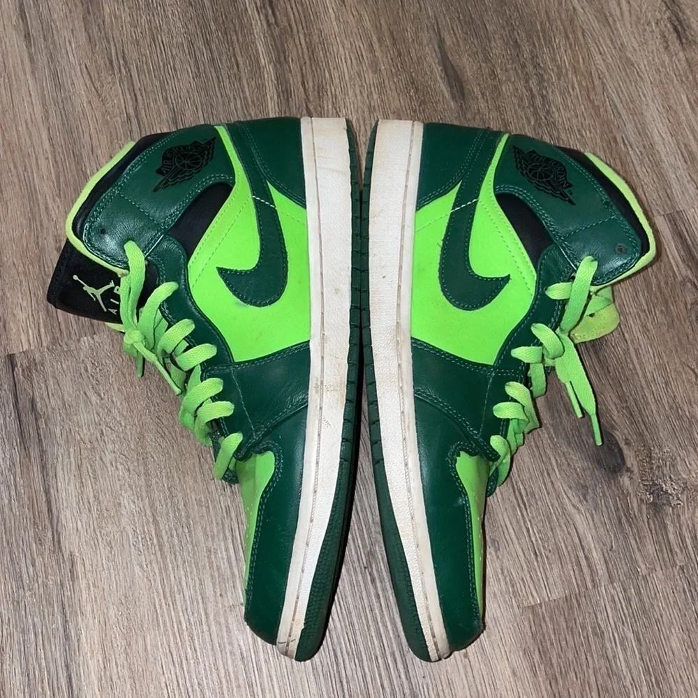 Nike Jordan 1s Retro Gorge Green size 9.5